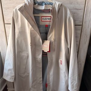 XL Hunter Women's Off-White Hooded Raincoat with baby Blue Trim